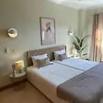 Title E Title - Oura Apartmán *
