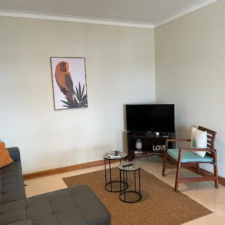Title E Title - Oura Appartement