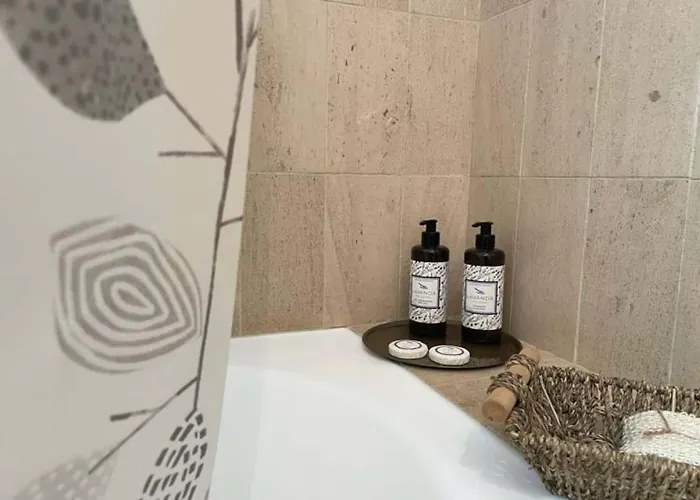 Title E Title - Oura Apartament