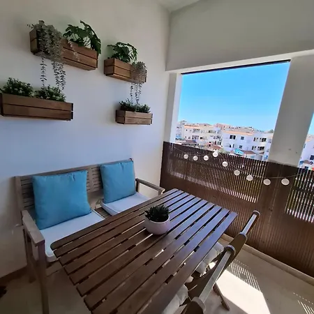 Title E Title - Oura Appartement *